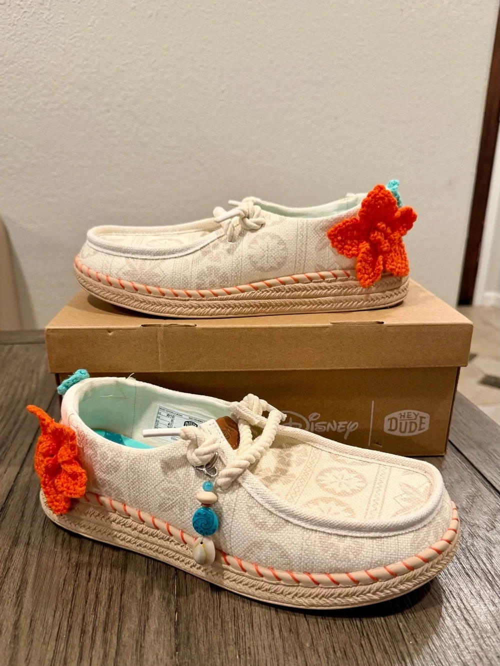 HEYDUDE x Disney Moana Wendy Espadrille Women’s 10 Worn Once w/ Box